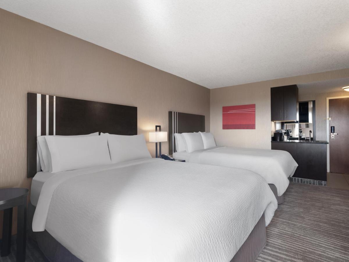 Holiday Inn Calgary Airport By Ihg Exterior photo