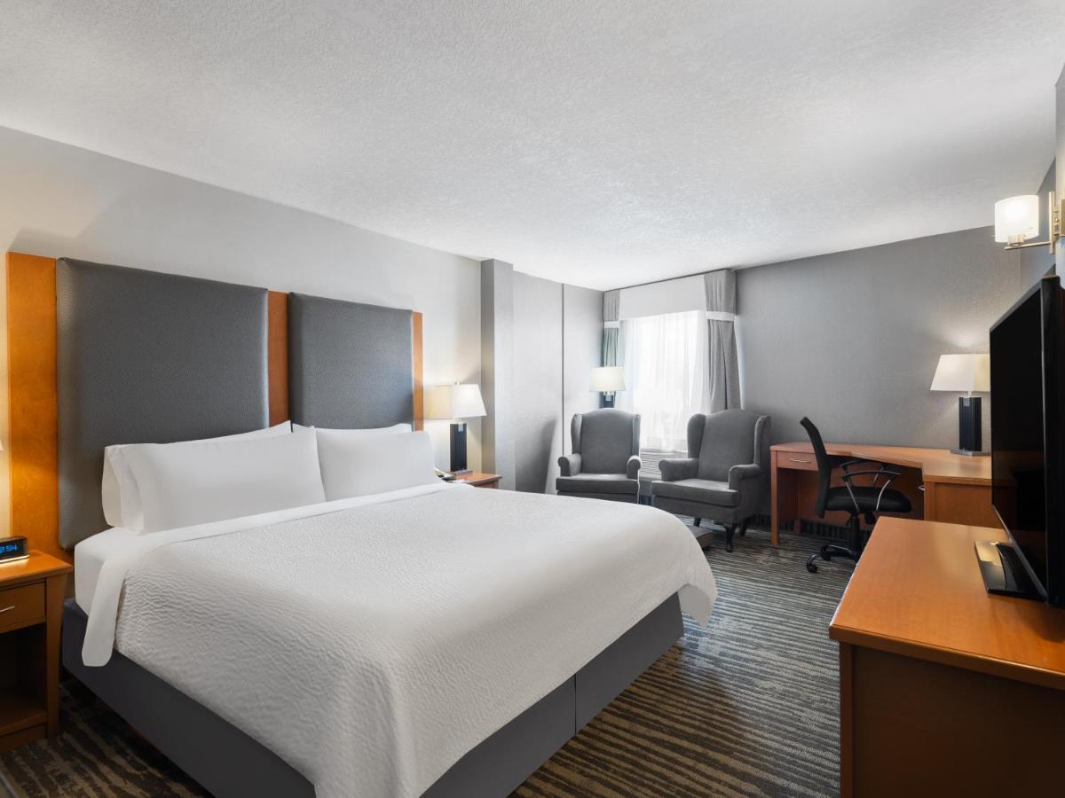 Holiday Inn Calgary Airport By Ihg Exterior photo