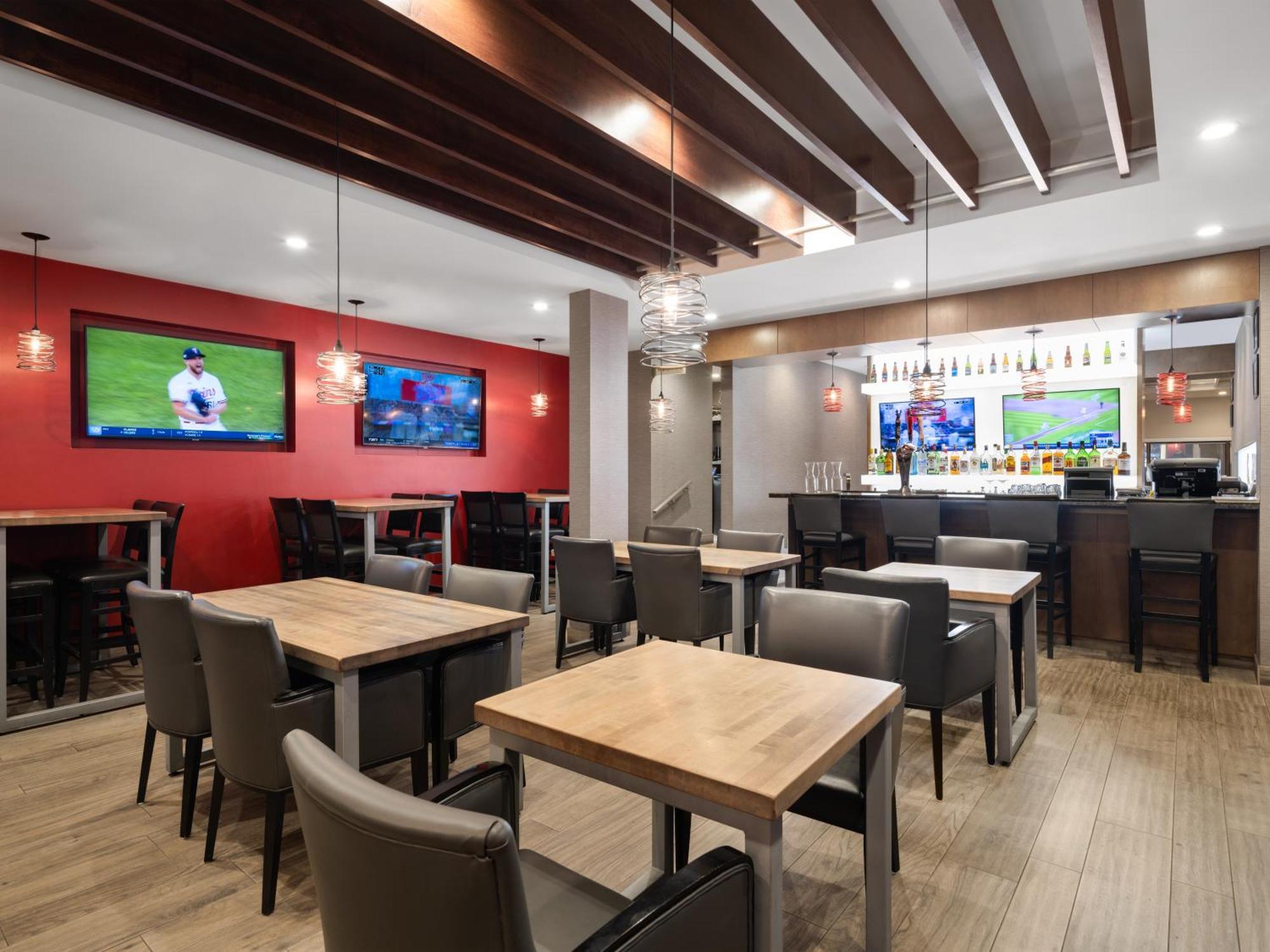 Holiday Inn Calgary Airport By Ihg Exterior photo