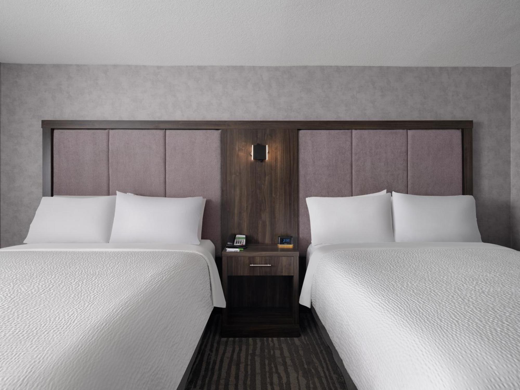 Holiday Inn Calgary Airport By Ihg Exterior photo