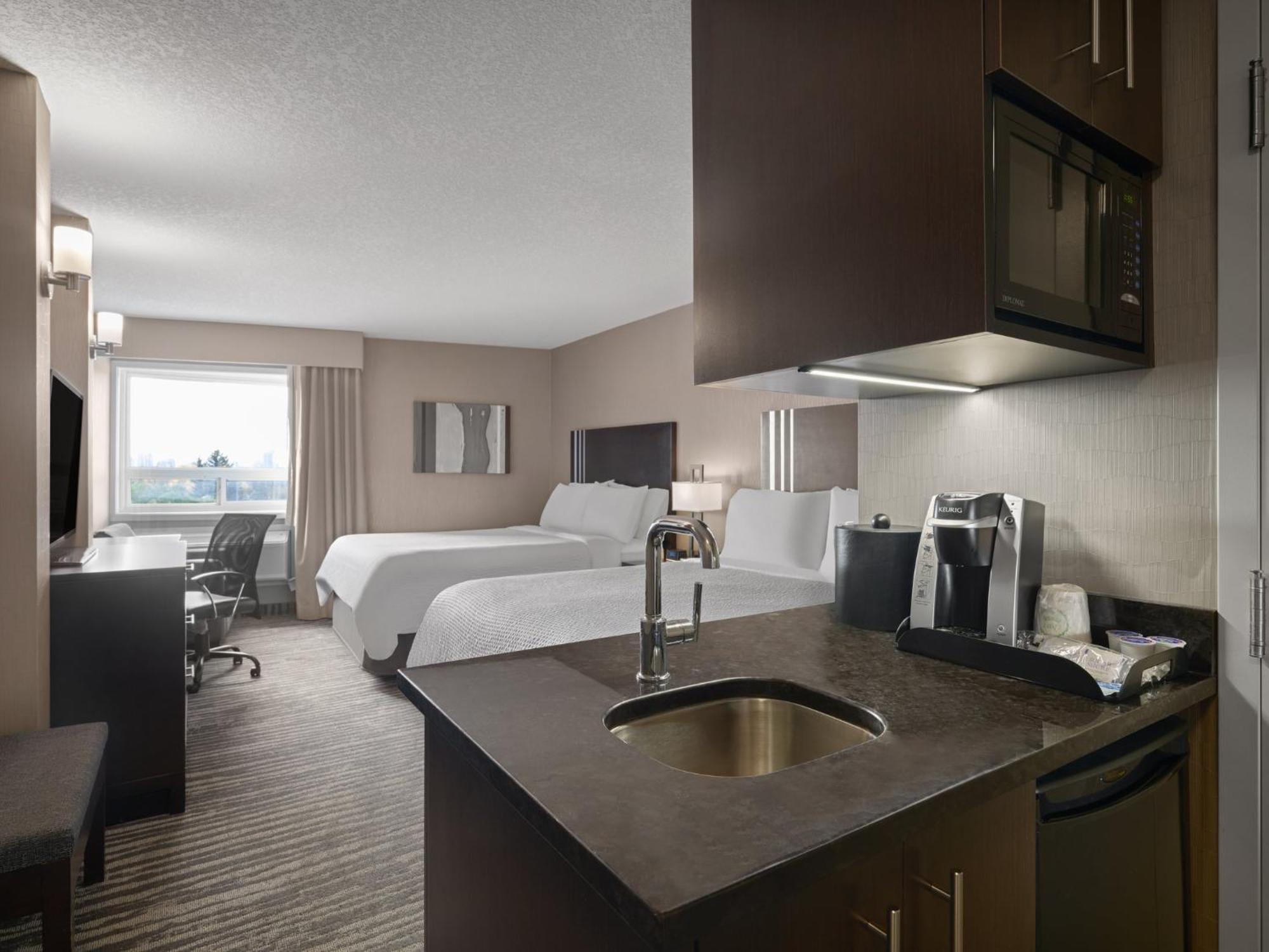 Holiday Inn Calgary Airport By Ihg Exterior photo
