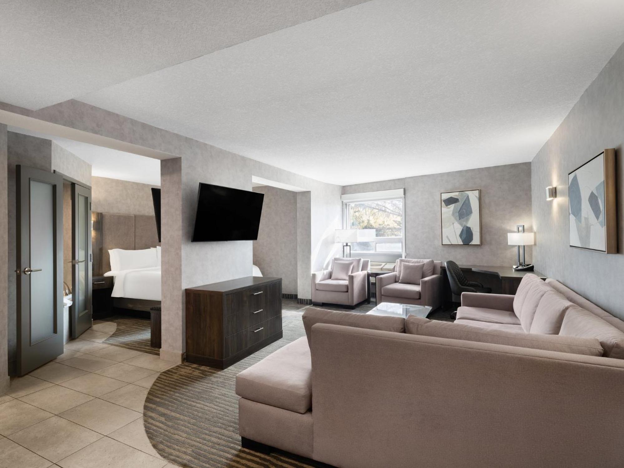 Holiday Inn Calgary Airport By Ihg Exterior photo