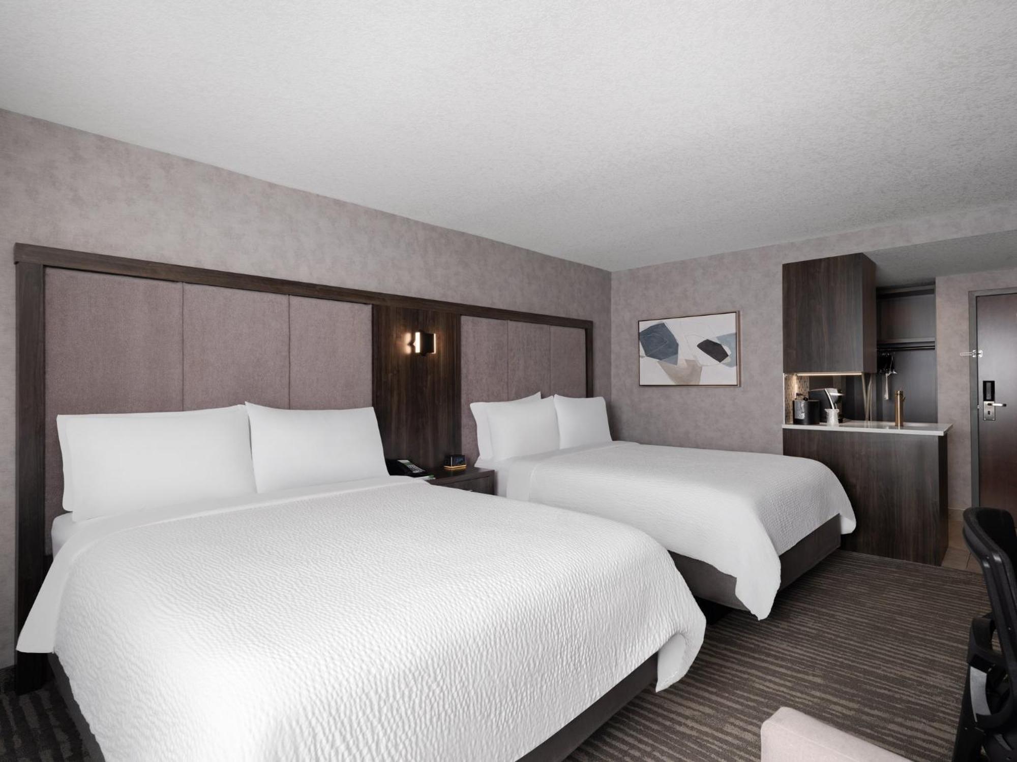 Holiday Inn Calgary Airport By Ihg Exterior photo