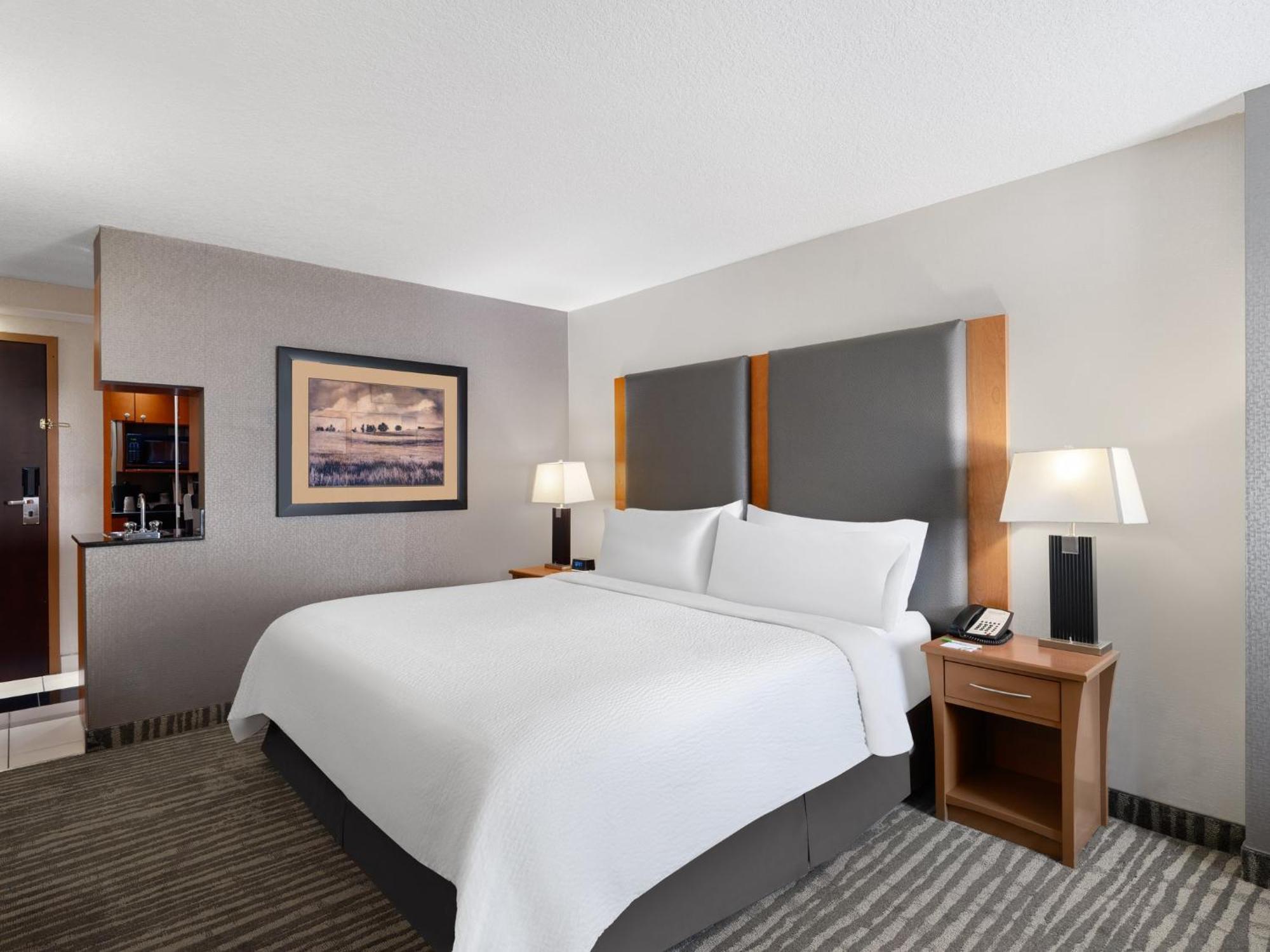 Holiday Inn Calgary Airport By Ihg Exterior photo
