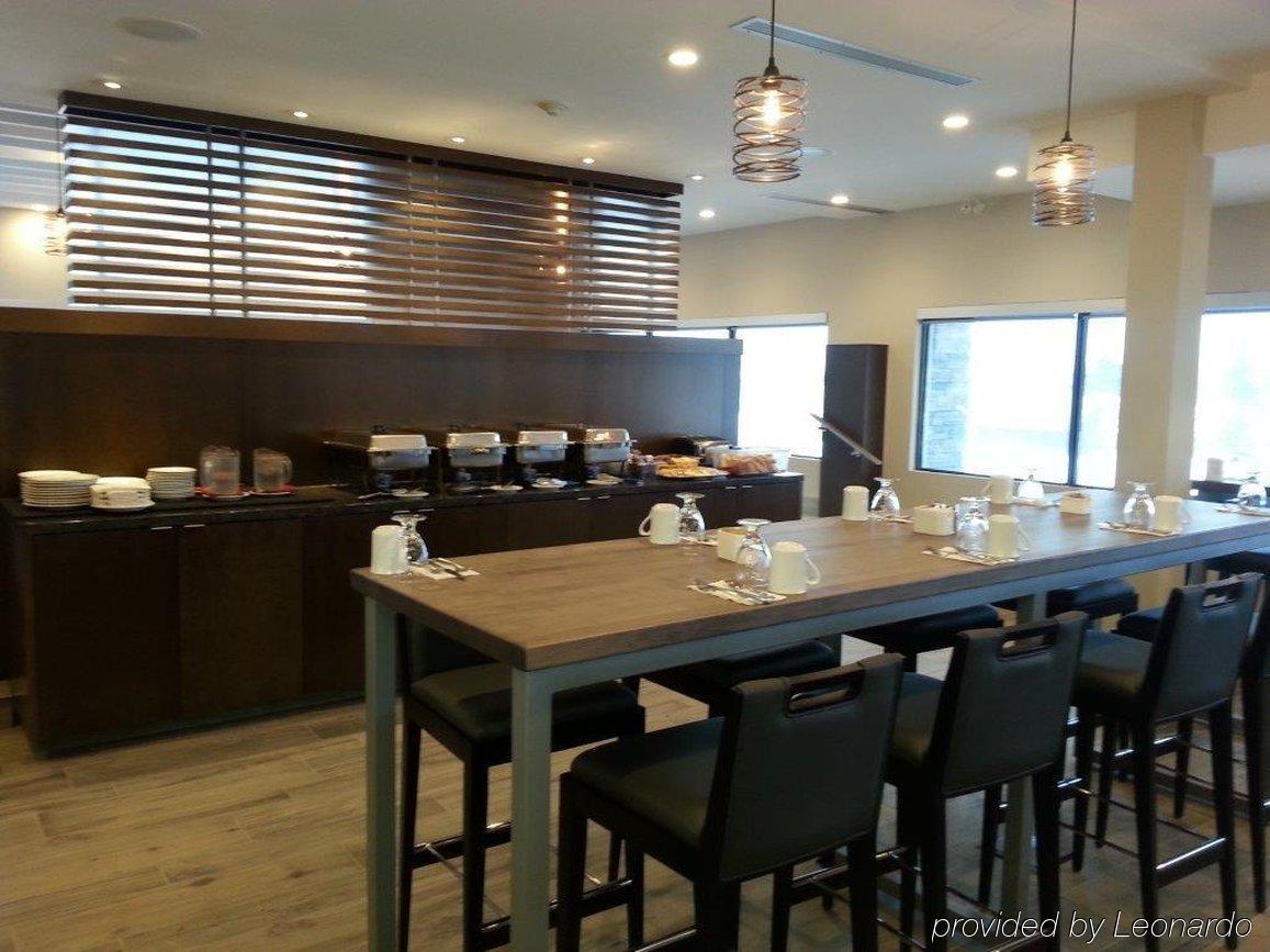 Holiday Inn Calgary Airport By Ihg Exterior photo