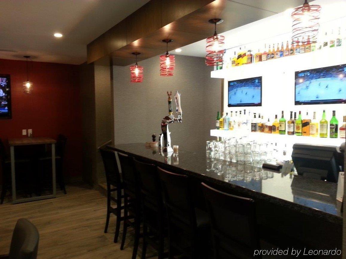 Holiday Inn Calgary Airport By Ihg Exterior photo