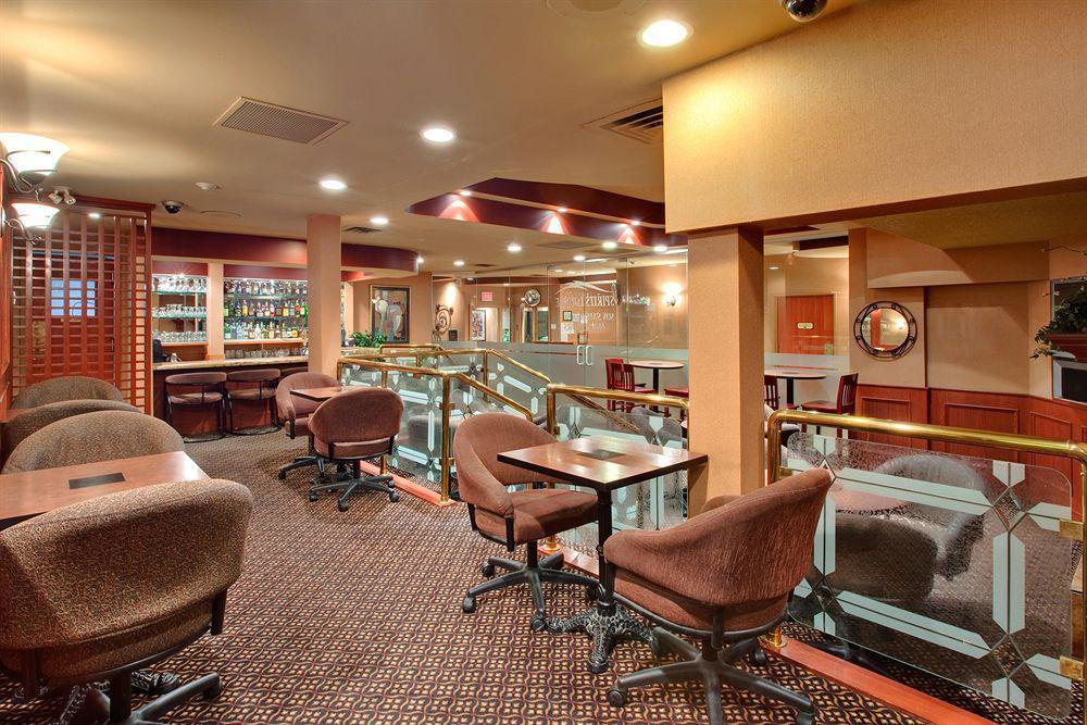 Holiday Inn Calgary Airport By Ihg Restaurant photo